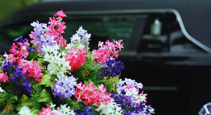 お葬式のお悔やみの花の写真